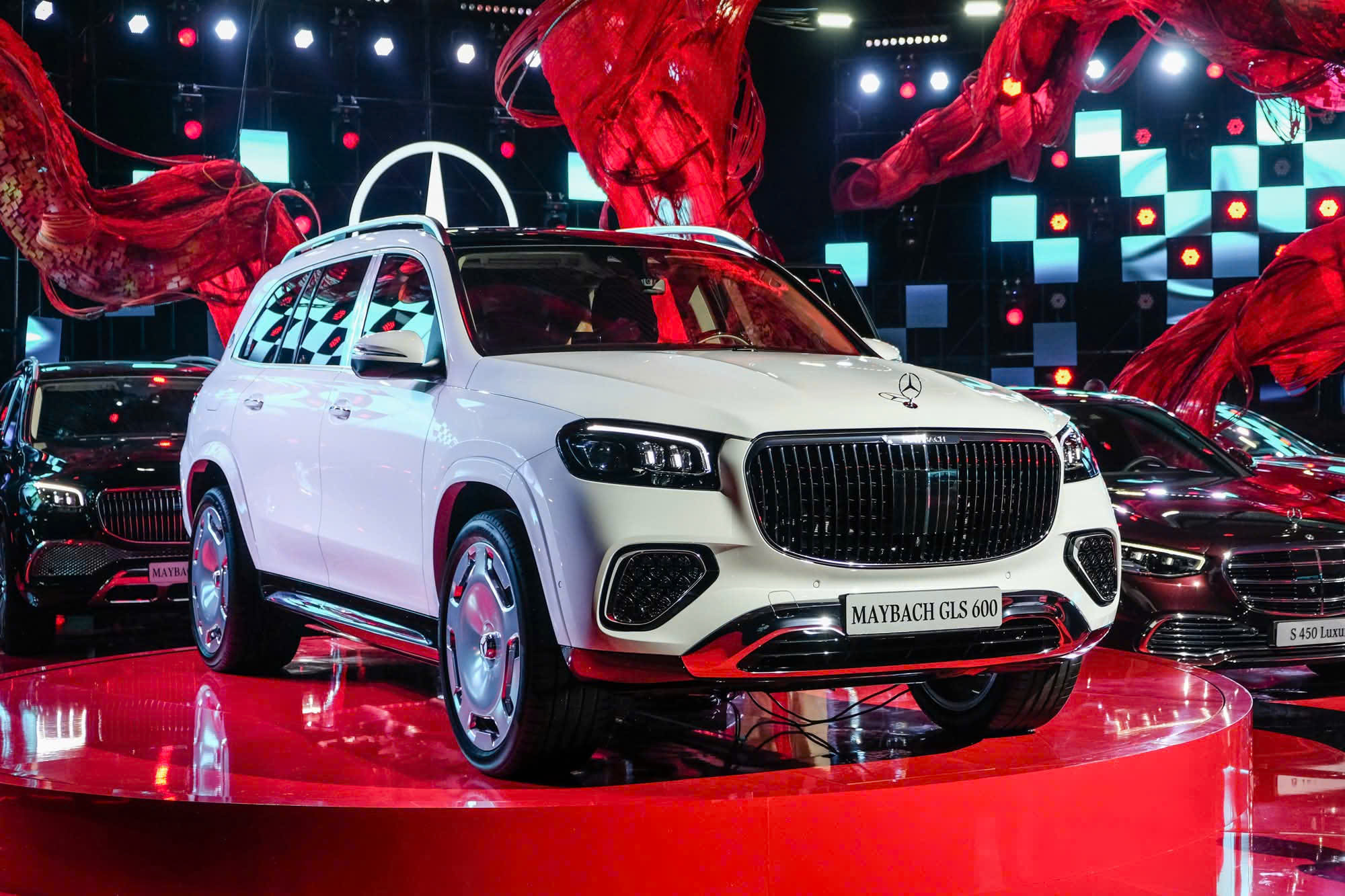 You are currently viewing Mercedes-Maybach GLS 600 4MATIC Facelift 2025 – Đỉnh cao SUV siêu sang, nơi công nghệ và đẳng cấp hội tụ