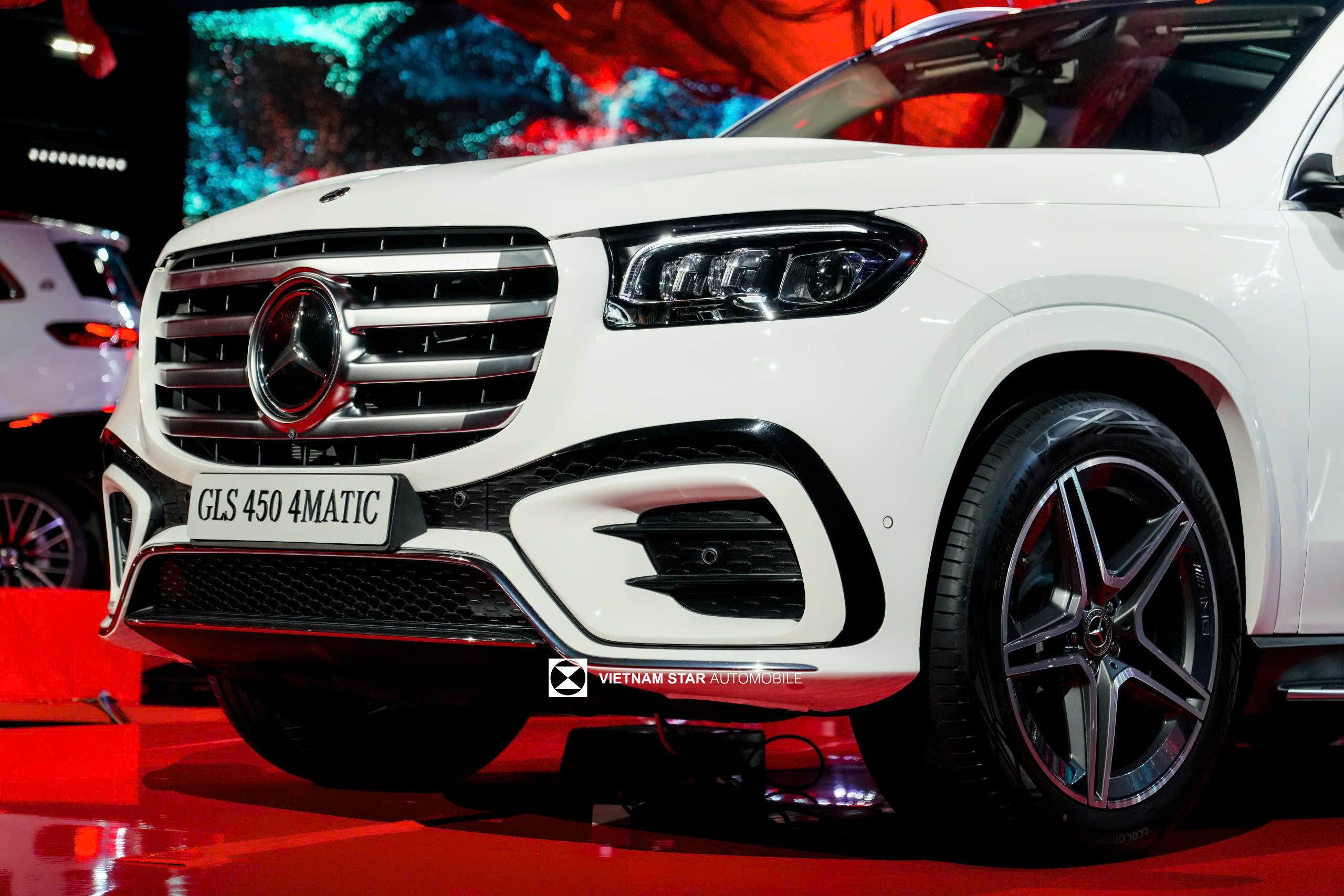 You are currently viewing Mercedes-Benz GLS 450 4MATIC Facelift 2025 – Biểu tượng của sự sang trọng và công nghệ đỉnh cao